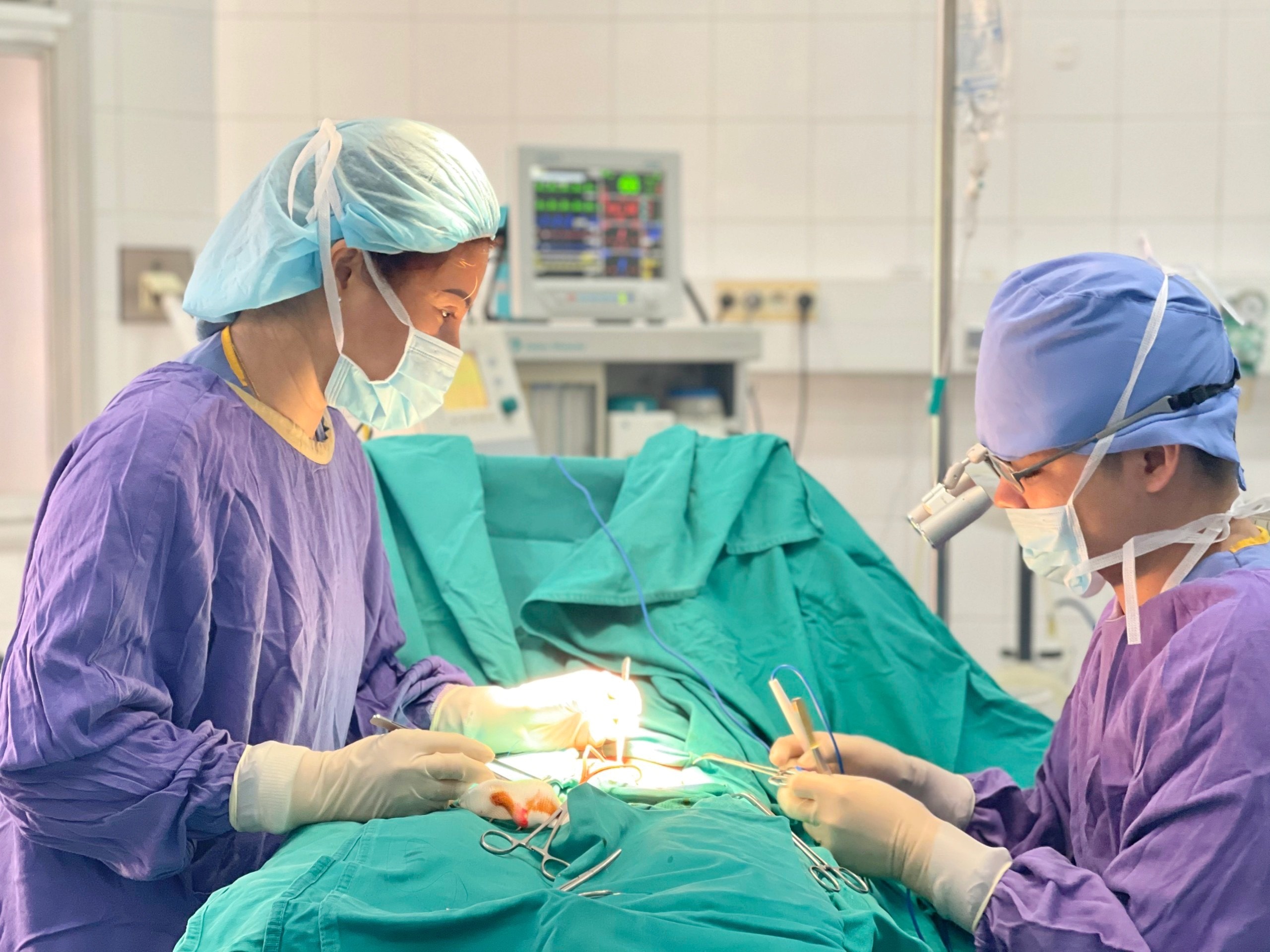 Cuu benh nhi bi cho can anh 1