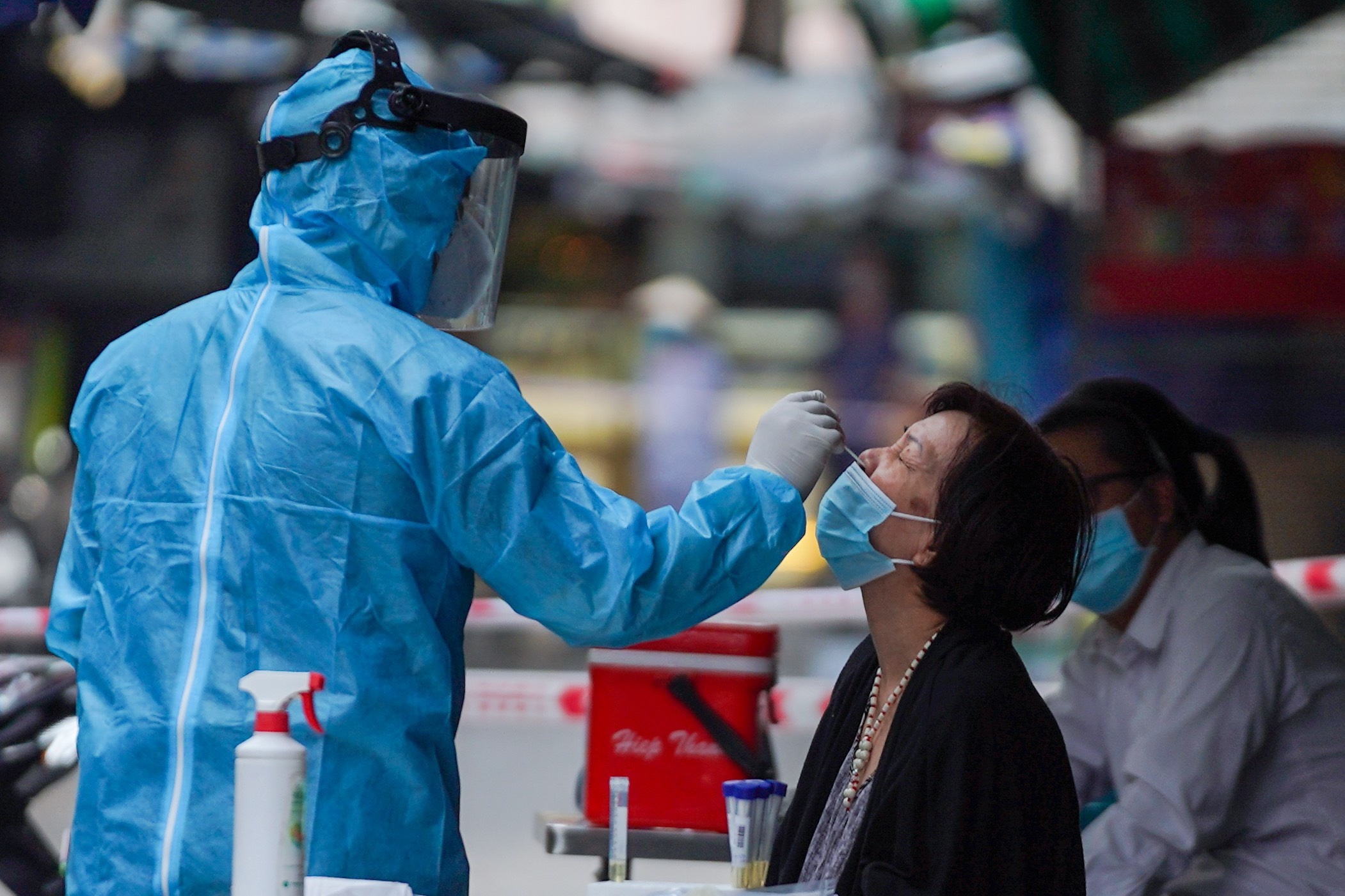 Them 77 benh nhan mac Covid-19 trong nuoc hinh anh