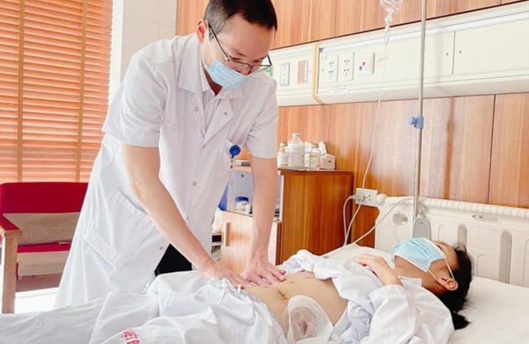 Nu sinh bi dut doi duoi tuy do tai nan giao thong hinh anh