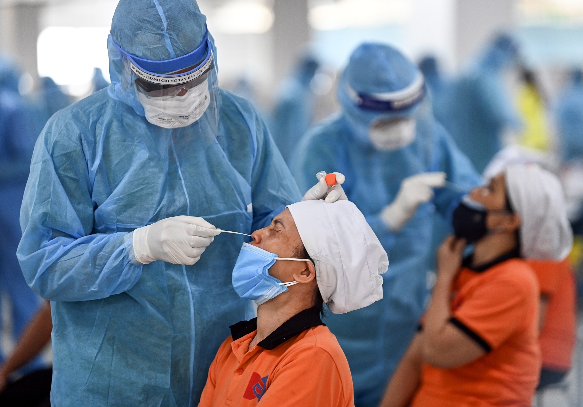 Tiêm vaccine Covid-19 cho công nhân ảnh 1 Tiem vaccine Covid-19 cho cong nhan anh 1