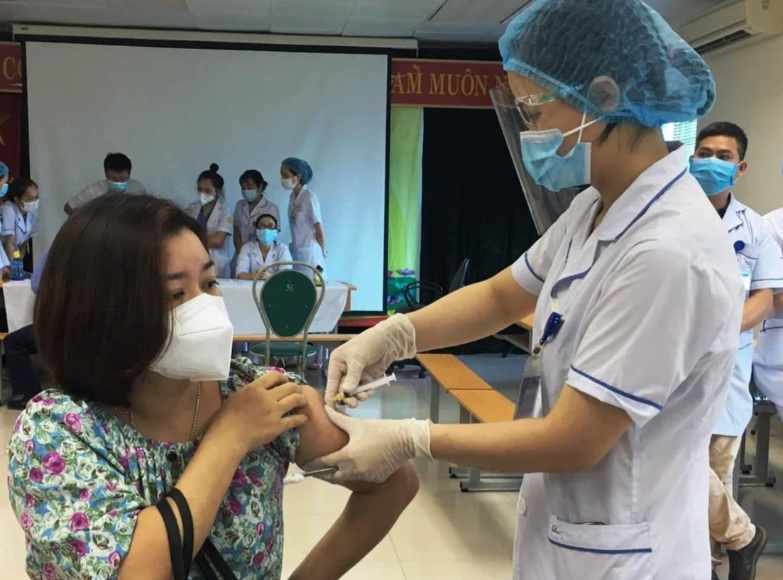 600 cong nhan moi truong o Bac Ninh duoc tiem vaccine Covid-19 hinh anh