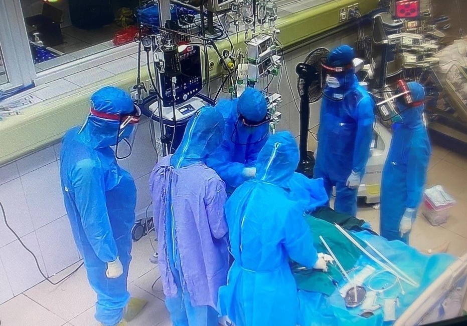 Benh nhan Covid-19 nguy kich o Viet Nam anh 1