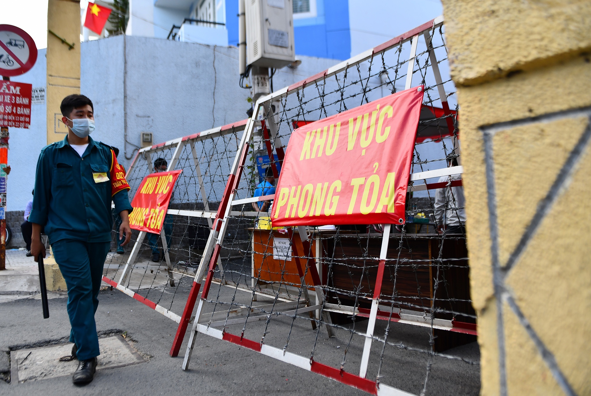 4 nguoi trong mot gia dinh o khu Ma Lang mac Covid-19 hinh anh