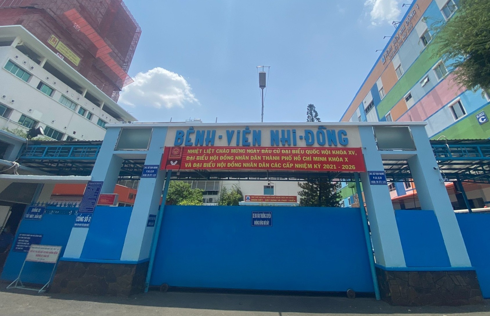 Benh vien Nhi dong 1 tam dung tiep nhan benh nhi noi khoa chuyen den hinh anh