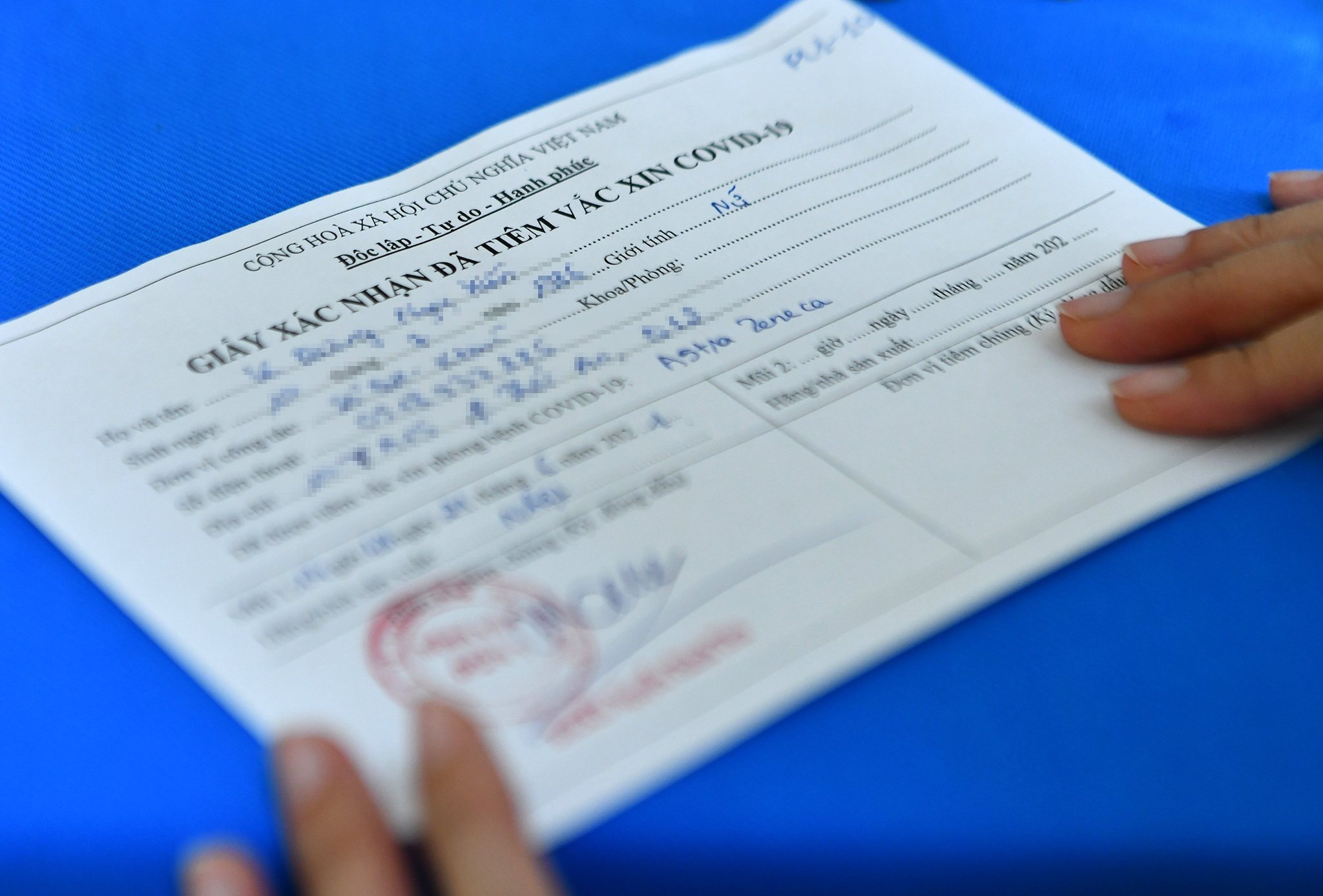 Khi nao nguoi dan duoc cap giay chung nhan tiem vaccine Covid-19? hinh anh