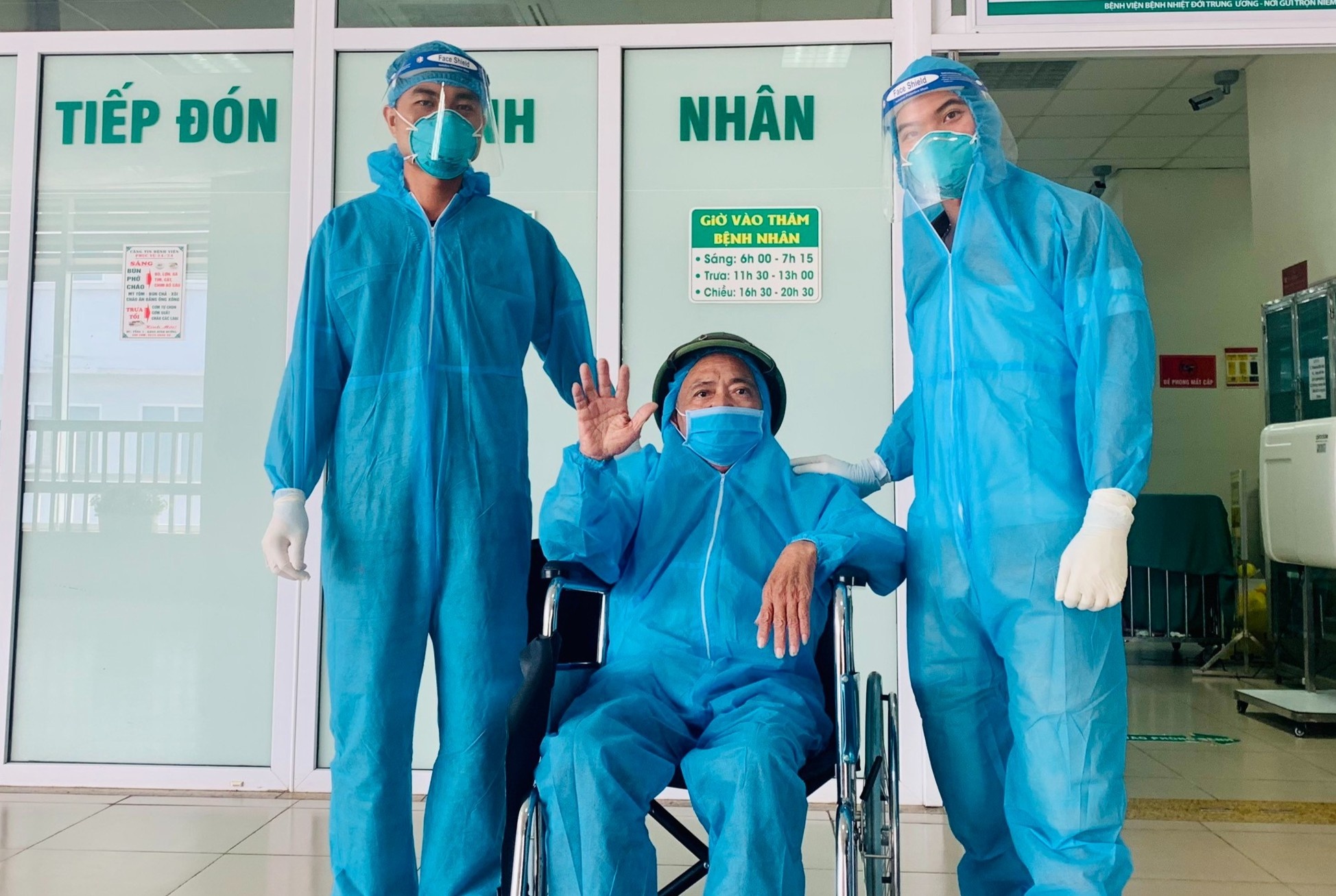 Hai benh nhan Covid-19 tung nguy kich duoc xuat vien hinh anh