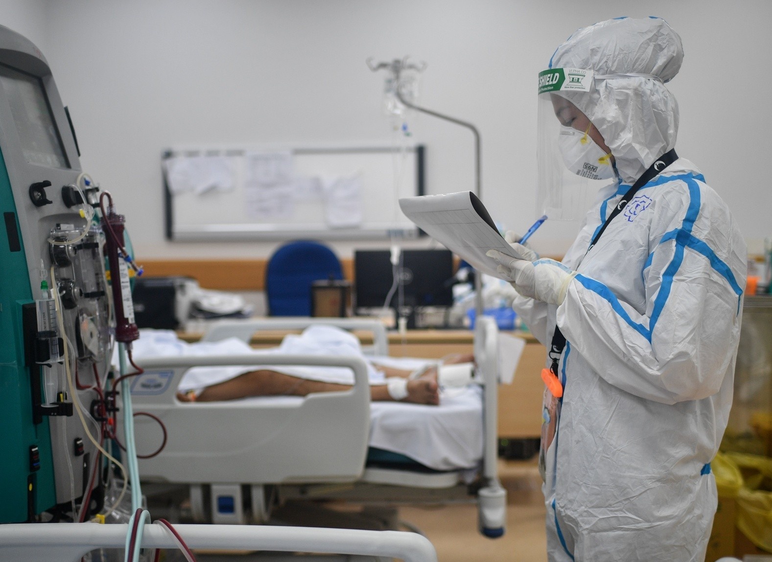 2 benh nhan Covid-19 tai Benh vien TP Thu Duc duoc rut noi khi quan hinh anh