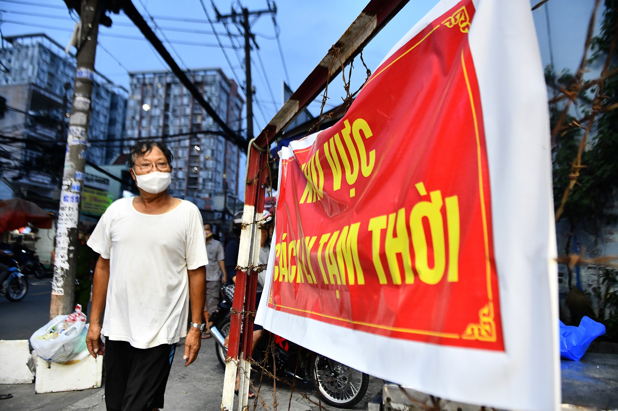 Tinh hinh dich Covid-19 tai Ha Noi, TP.HCM hinh anh