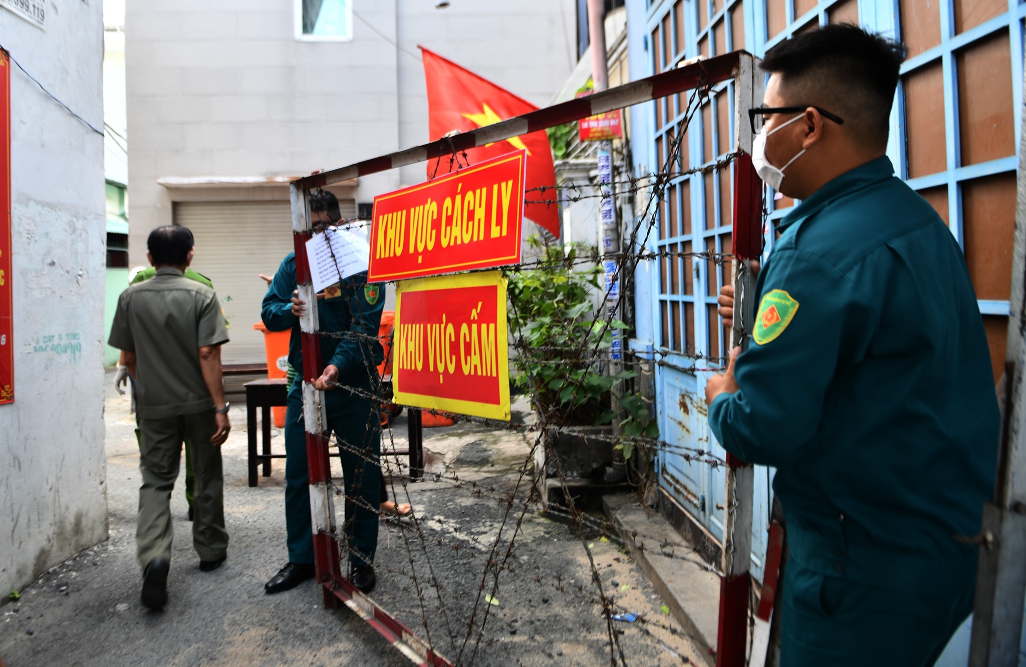Khu vuc co nhieu ca mac Covid-19 o Ha Noi, TP.HCM hinh anh