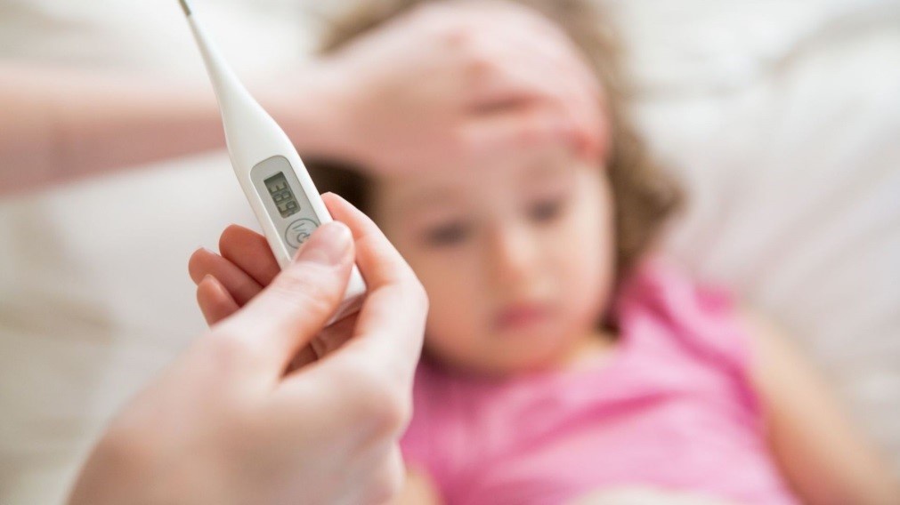 Dau hieu bat thuong o tre mac Covid-19 hinh anh