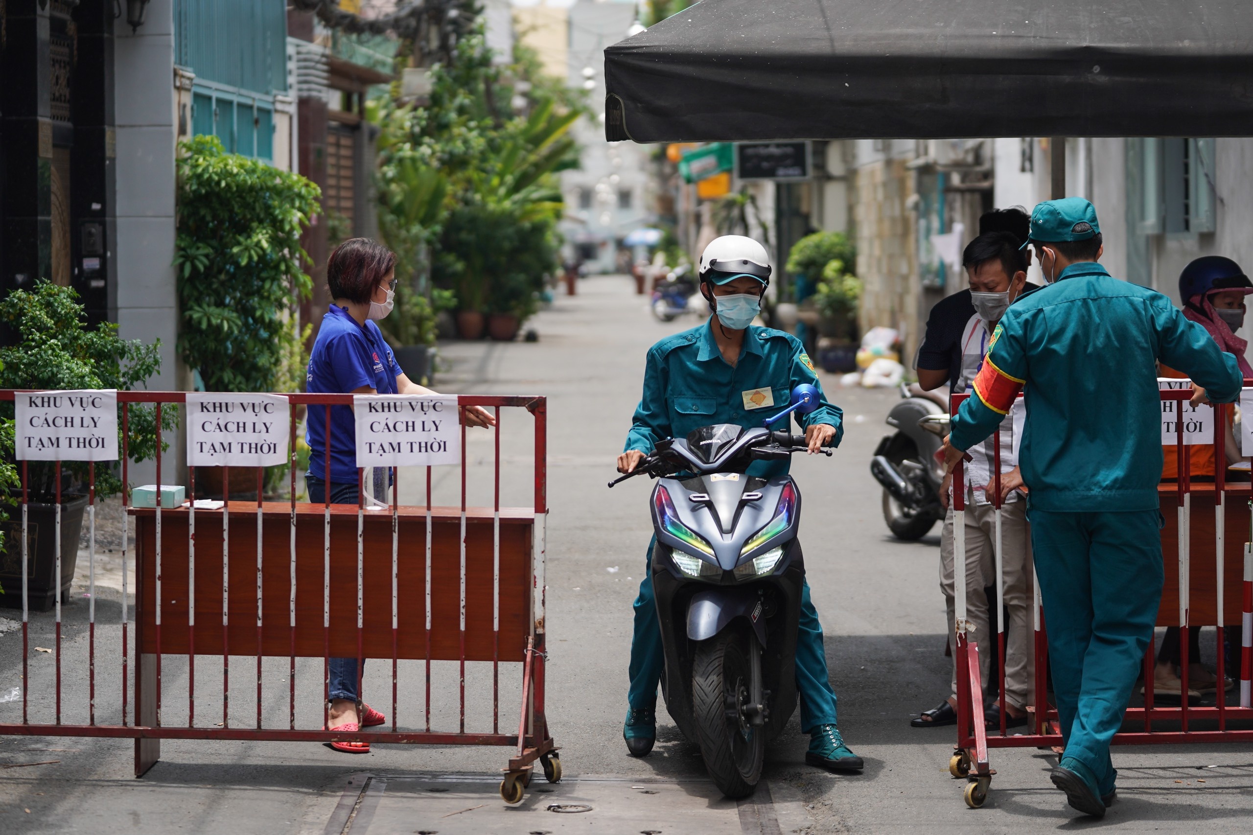 Khu vuc nao o Ha Noi, TP.HCM co nhieu ca nhiem nCoV nhat? hinh anh