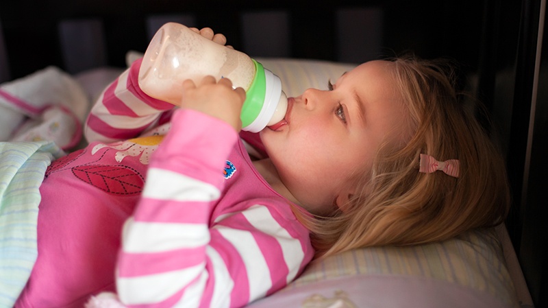 Sai lam khi cham soc rang mieng cho tre anh 4