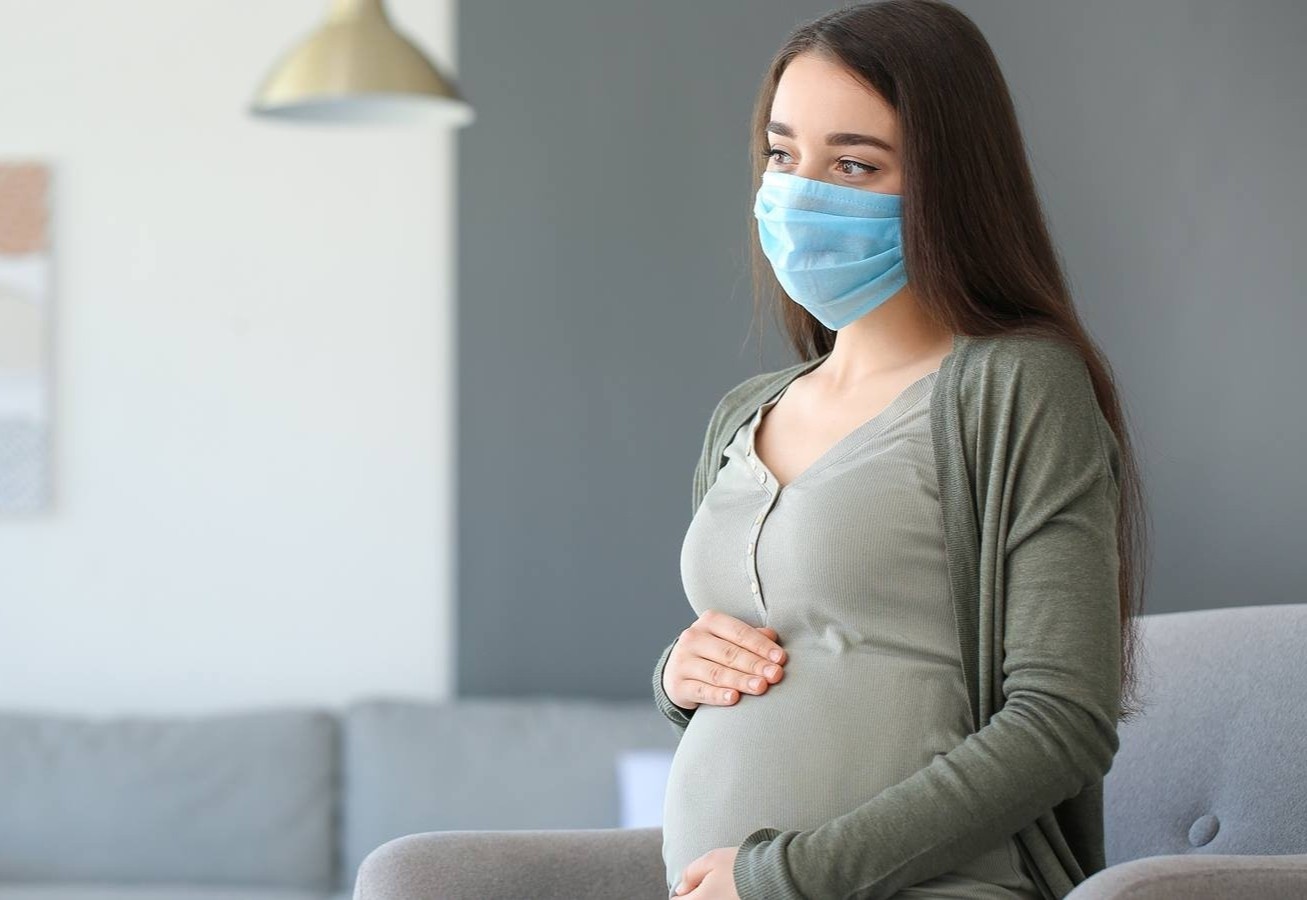 Thai phu co duoc dieu tri tai nha neu mac Covid-19? hinh anh