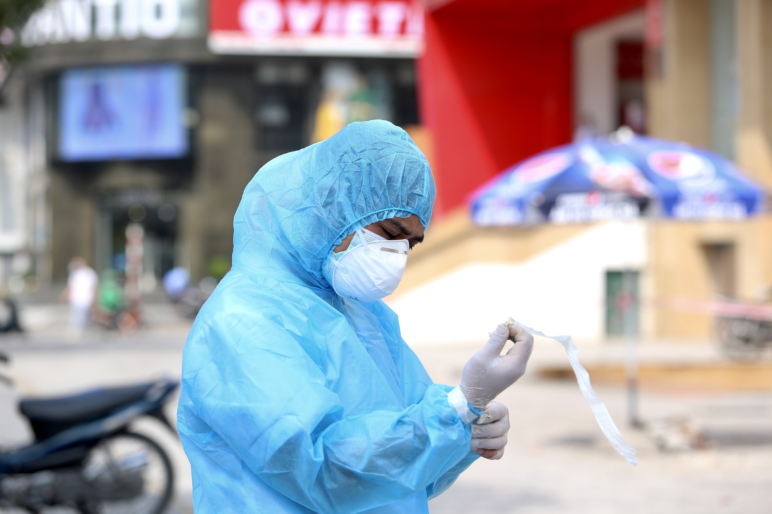 Them 12.420 nguoi mac Covid-19, TP.HCM co 5.549 ca hinh anh