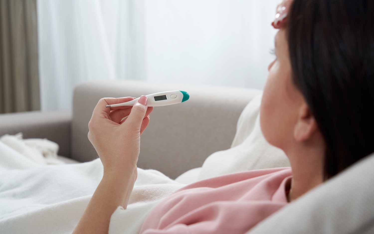 Triệu chứng Covid-19 ở người đã và chưa tiêm vaccine ảnh 2 Trieu chung Covid-19 o nguoi da va chua tiem vaccine anh 2