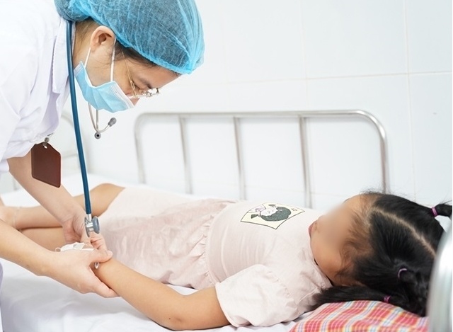 Trẻ nguy kịch do mắc sốt xuất huyết ảnh 1 Tre nguy kich do mac sot xuat huyet anh 1