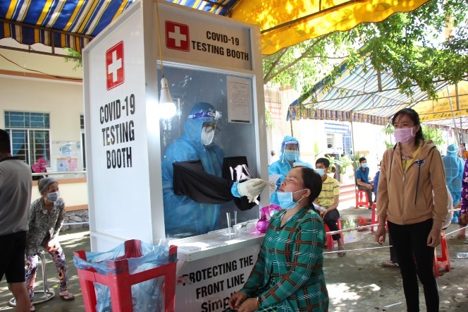 Dich Covid-19 phuc tap tai mien Tay anh 1