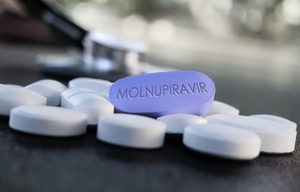 Thuoc Molnupiravir an toan, giam nguy co F0 chuyen bien nang hinh anh