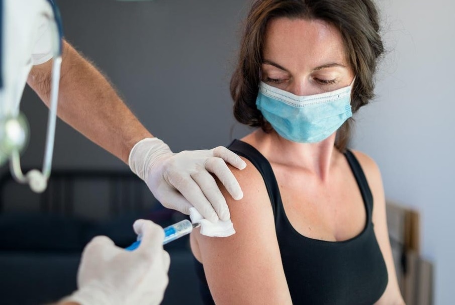 Tac dung phu pho bien sau khi tiem mui 3 vaccine Covid-19 hinh anh