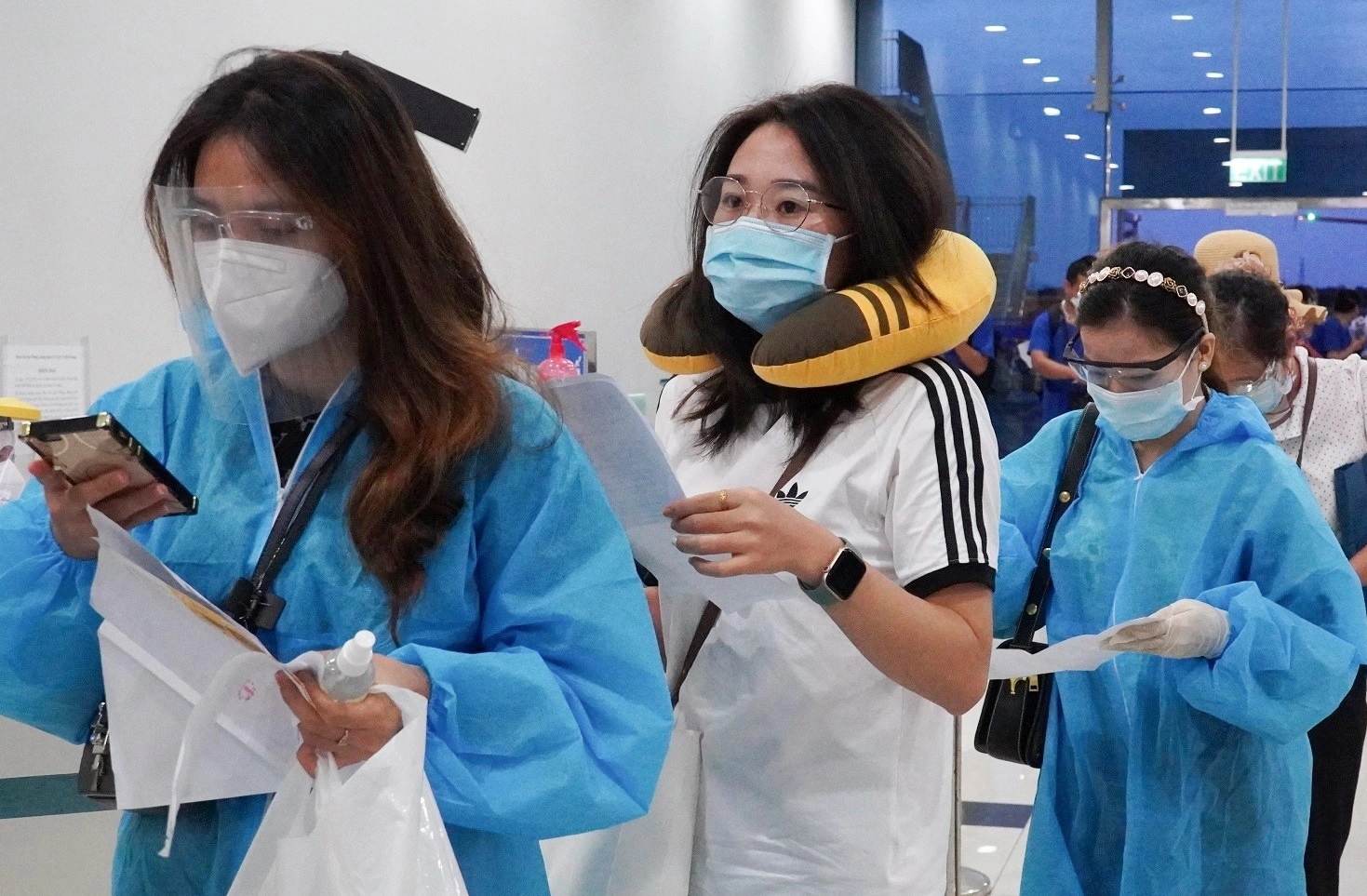 Ve tu vung co dich, nguoi da tiem vaccine duoc cach ly the nao? hinh anh