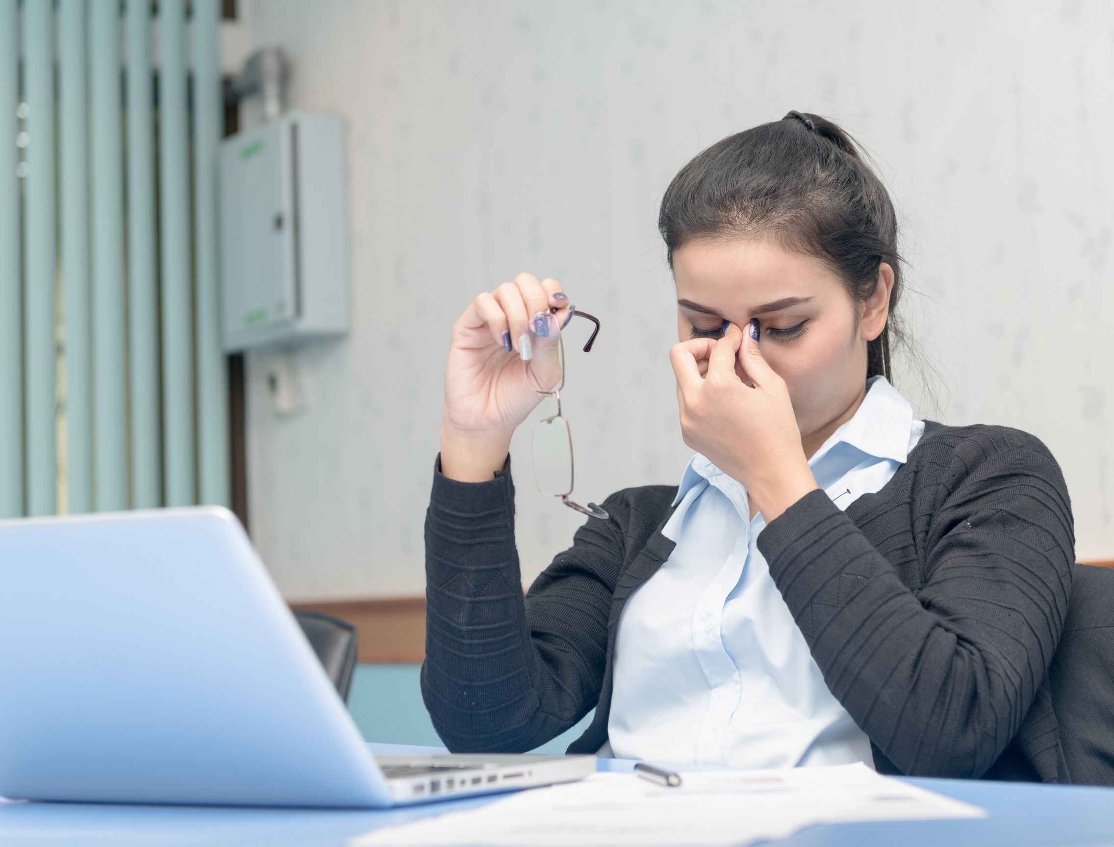 Dau hieu cua benh kho mat anh 2