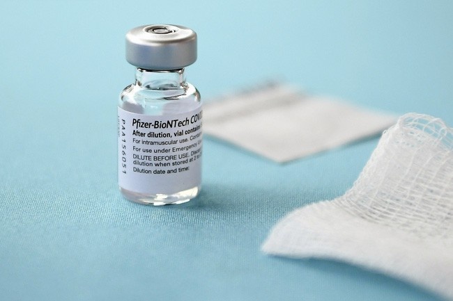 Suc khoe cua 18 chau be bi tiem nham vaccine o Quoc Oai on dinh hinh anh