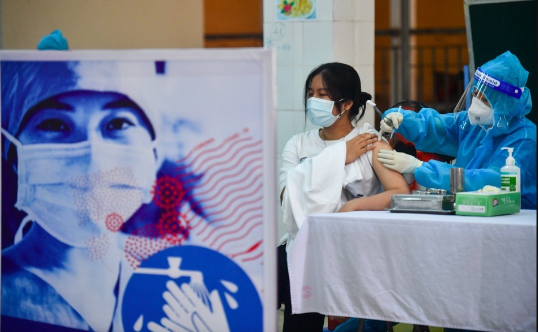 Tre tiem mui 2 muon co lam giam hieu qua cua vaccine Covid-19? hinh anh