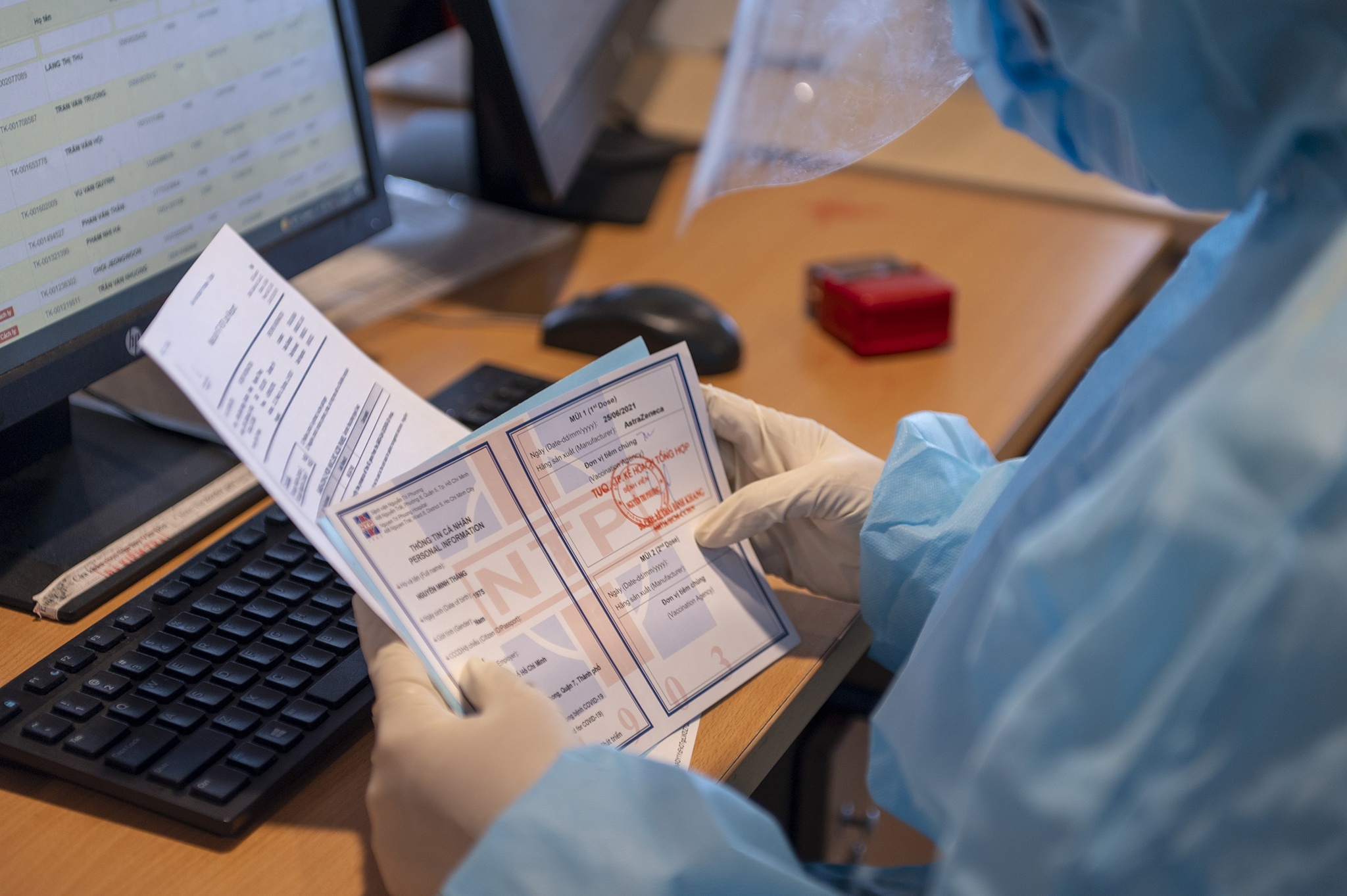 Mau 'ho chieu vaccine' cua Viet Nam hinh anh