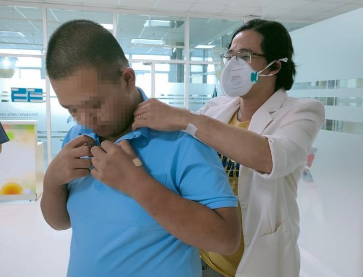 Cuu be trai nang 120 kg mac Covid-19 anh 3