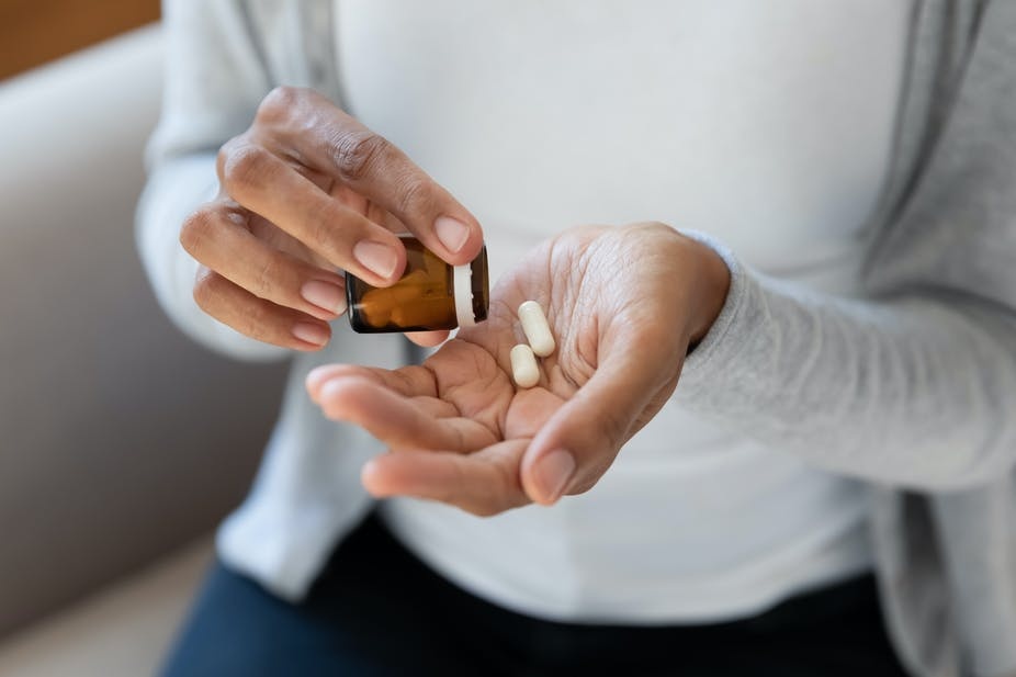 Khi nao benh nhan Covid-19 can su dung khang sinh? hinh anh