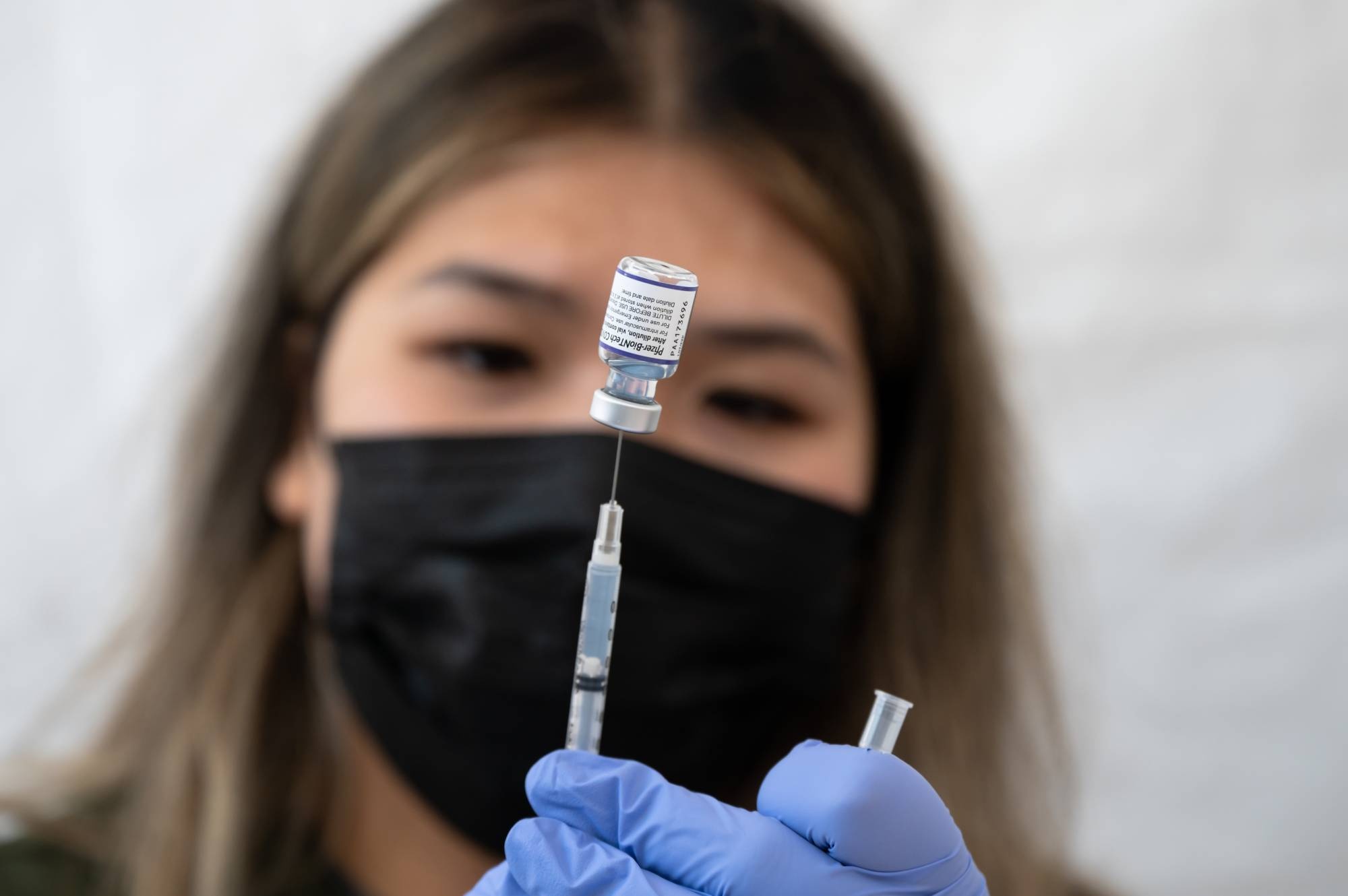 Hieu qua cua mui 3 vaccine Covid-19 voi bien chung Omicron hinh anh