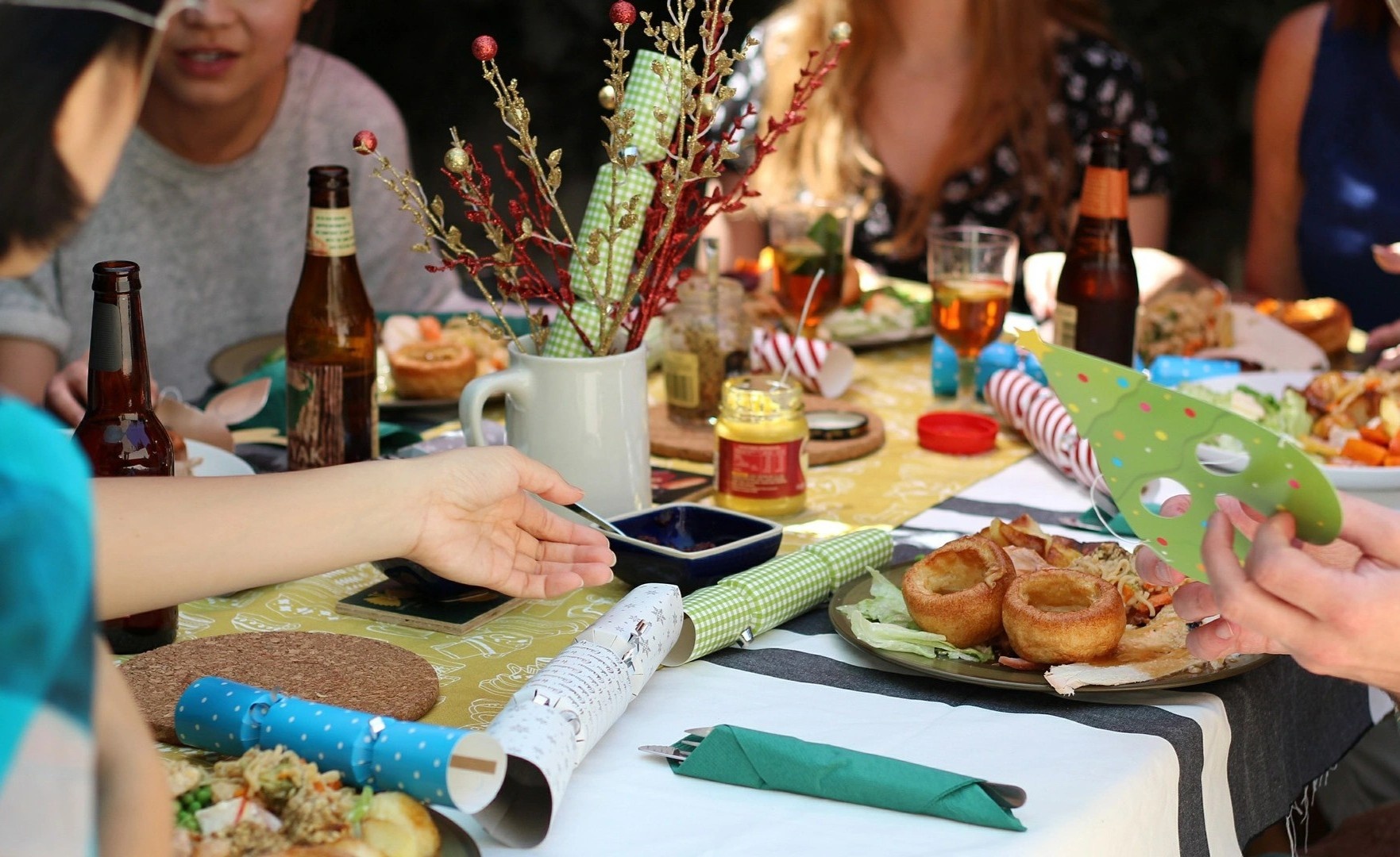 Cach giam thieu nguy co lay nhiem nCoV trong ky nghi le hinh anh