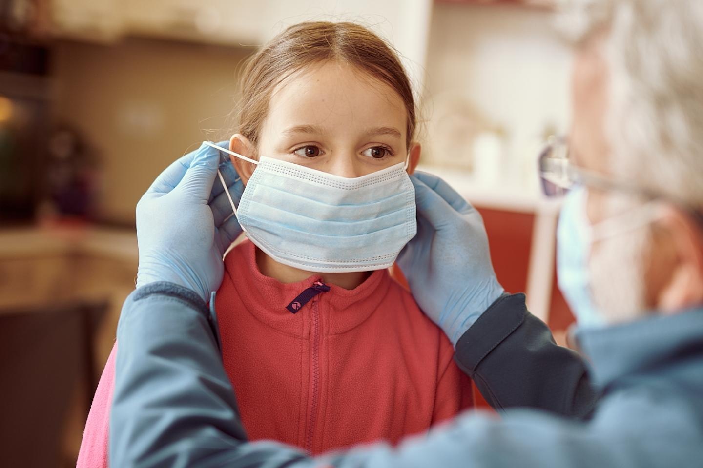 Giam nguy co lay nhiem nCoV trong ky nghi le anh 2