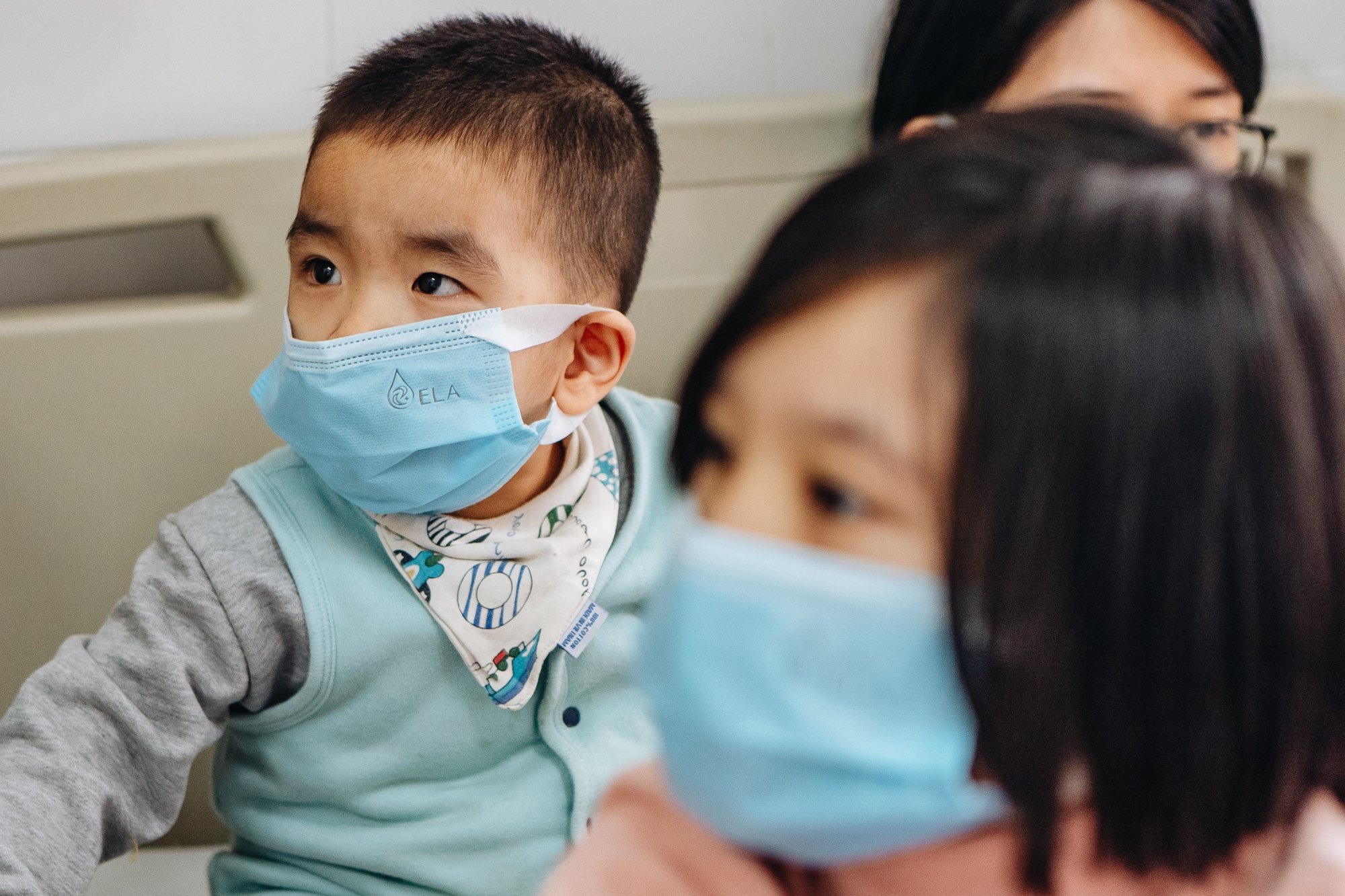 Tre 5-11 tuoi tung mac Covid-19 co can tiem vaccine? hinh anh