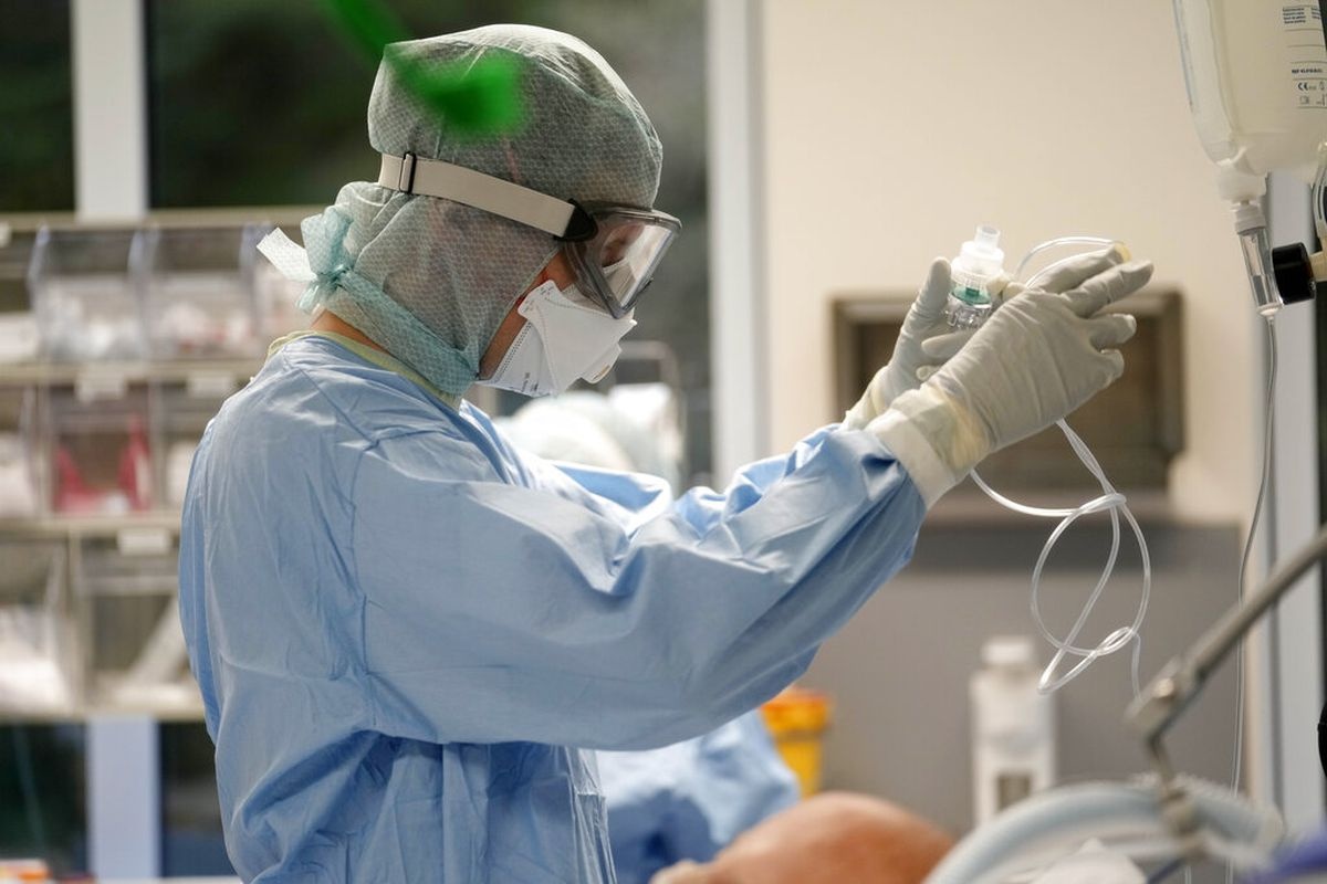 Cach dieu tri F0 nhiem Omicron co khac? hinh anh