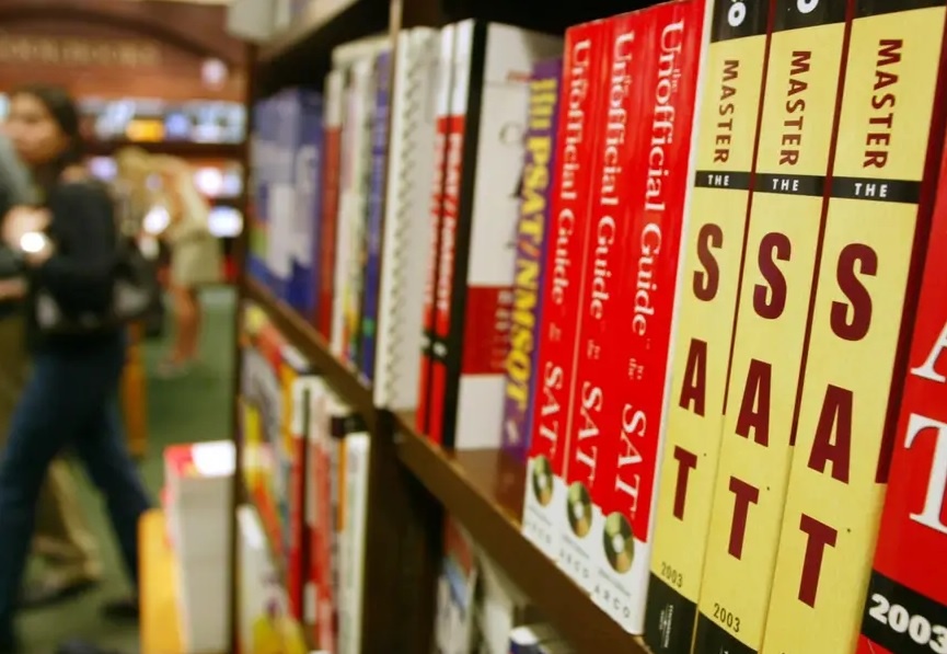 Nhieu truong dai hoc My khong yeu cau diem SAT trong don xet tuyen hinh anh