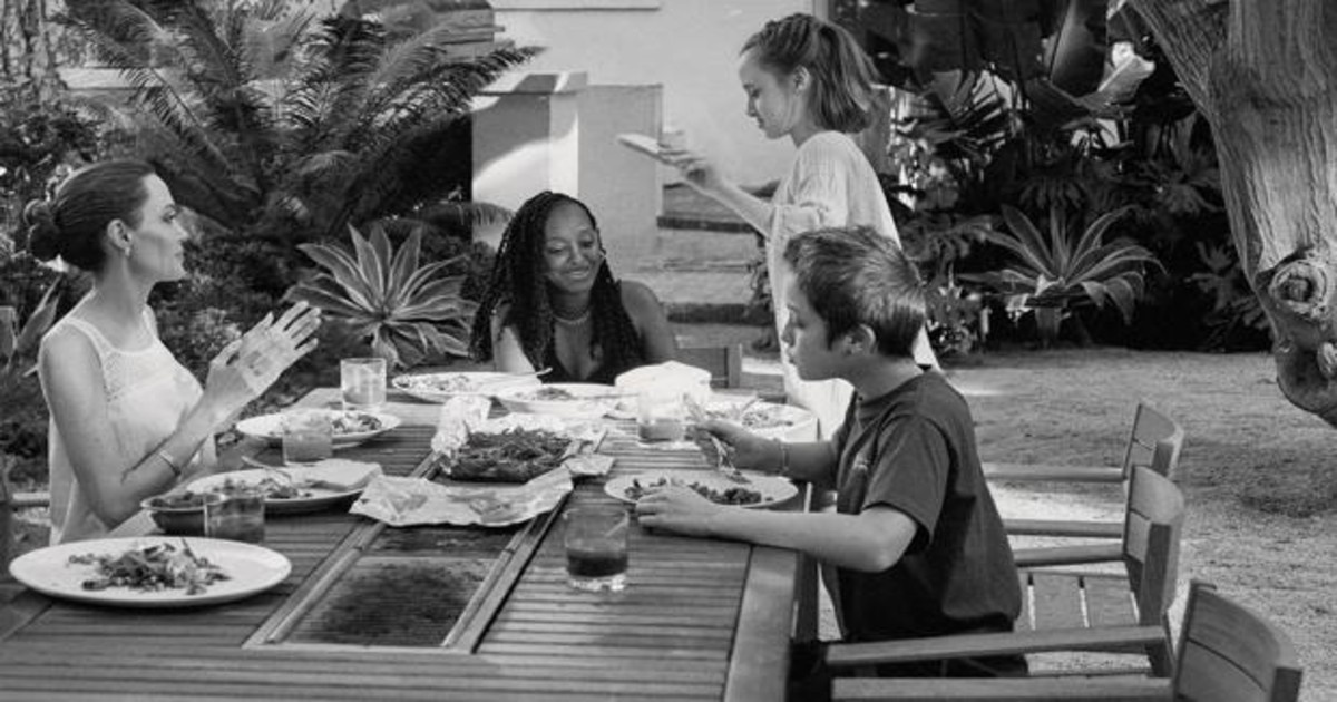 Quan diem day con cua Angelina Jolie anh 1