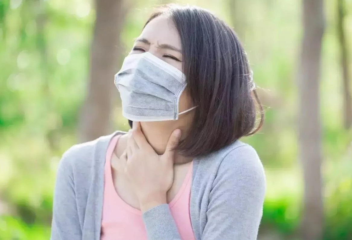 Dau hieu o nguoi nhiem Omicron de nham voi cam lanh hinh anh