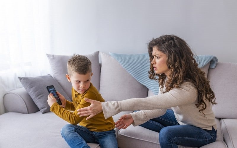 Sai lam cua cha me khien tre buong binh anh 2