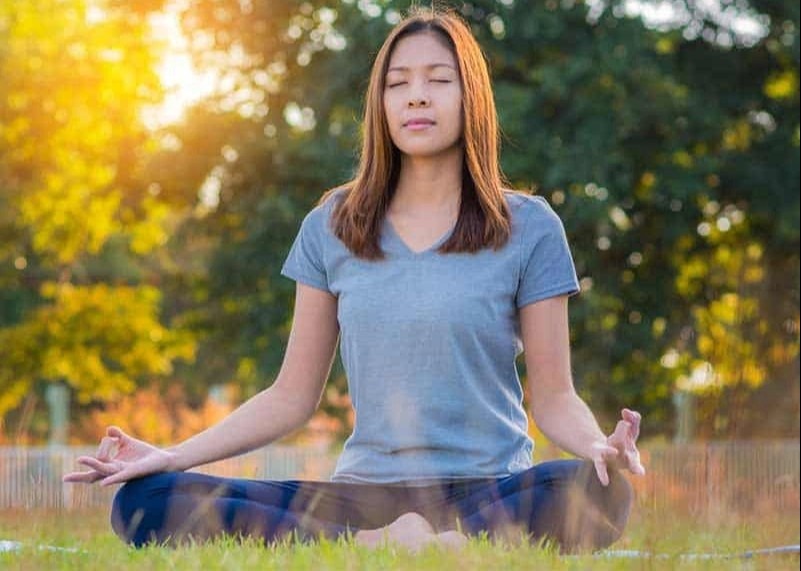 3 bai tap yoga giup giam cang thang hau Covid-19 hinh anh