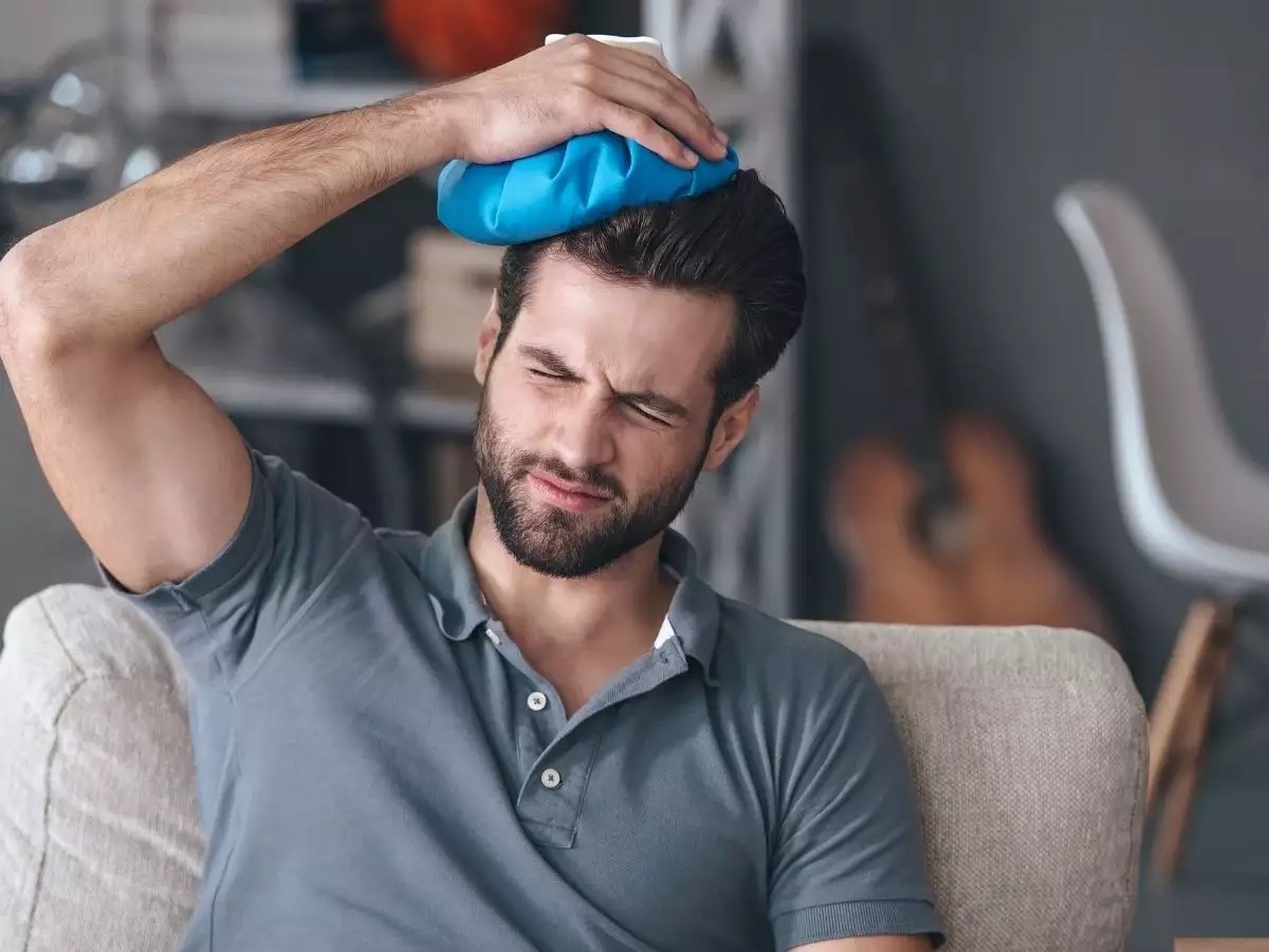 Lam gi khi bi dau dau hau Covid-19? hinh anh