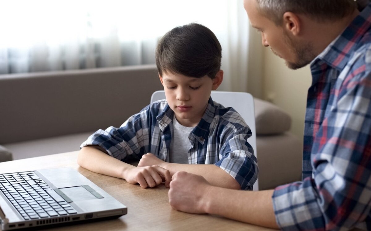 Cha mẹ quá nghiêm khắc với trẻ ảnh 3 Cha me qua nghiem khac voi tre anh 3