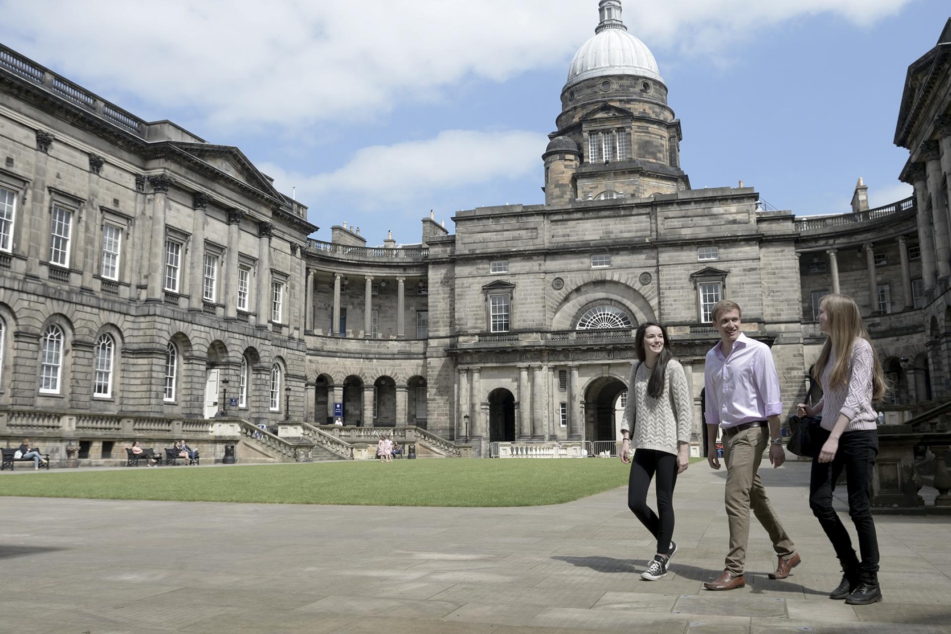 Dai hoc co kinh nhat Vuong quoc Anh anh 7