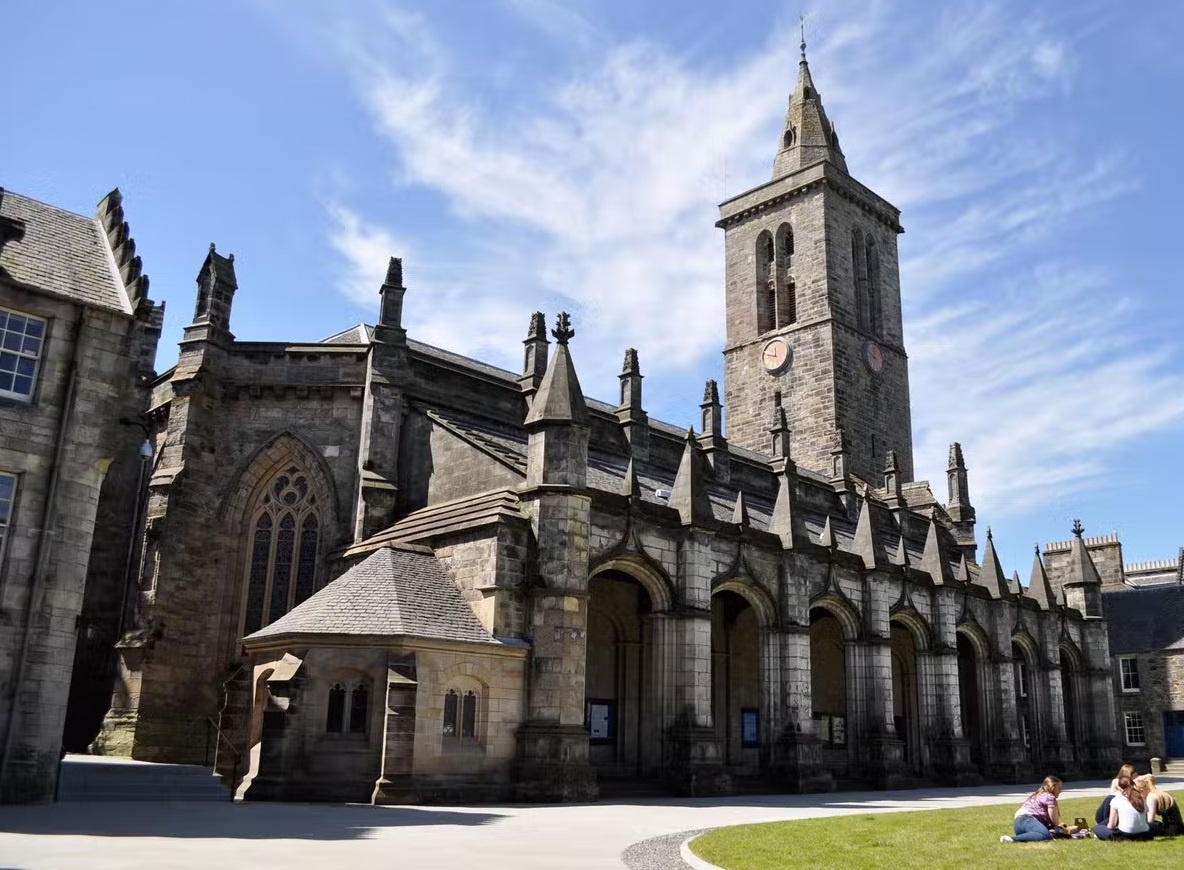 Dai hoc co kinh nhat Vuong quoc Anh anh 8