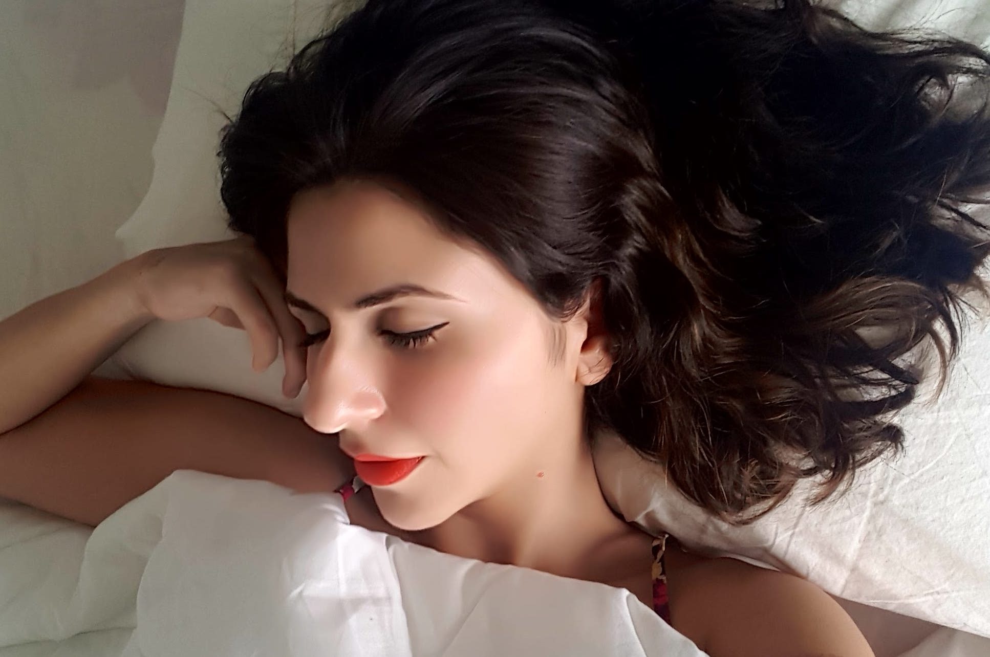 Thoi quen buoi toi khong tot cho da anh 1