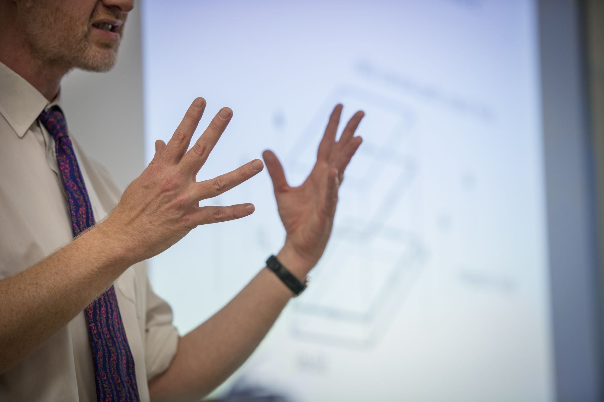 Cach giup ban giao tiep tot anh 7