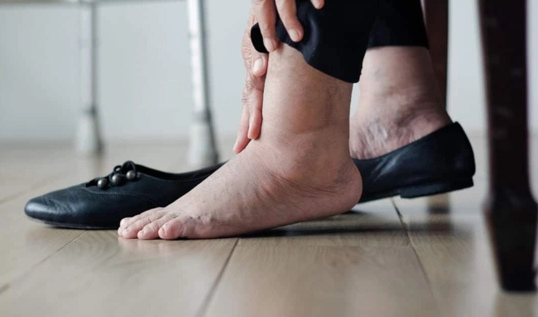 9 dau hieu canh bao ban dang an qua man hinh anh