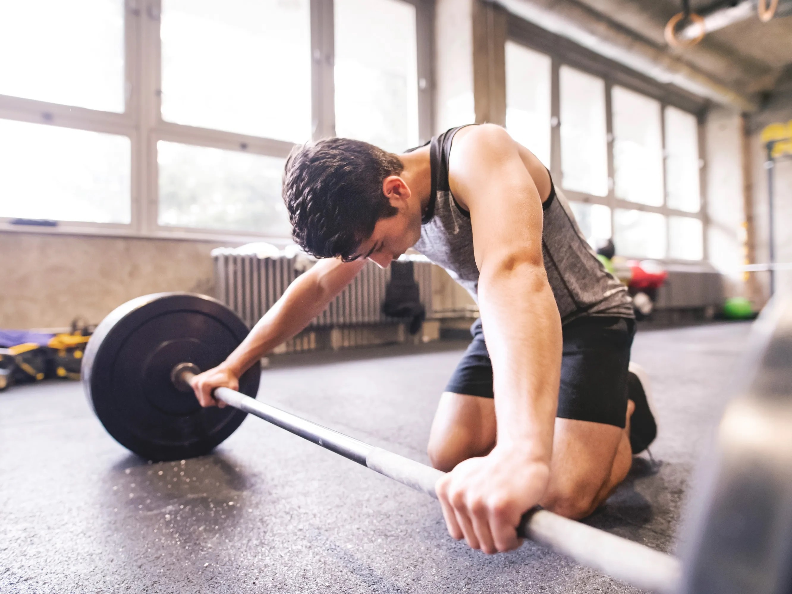 Nguy hiem khi tap the duc qua suc anh 2