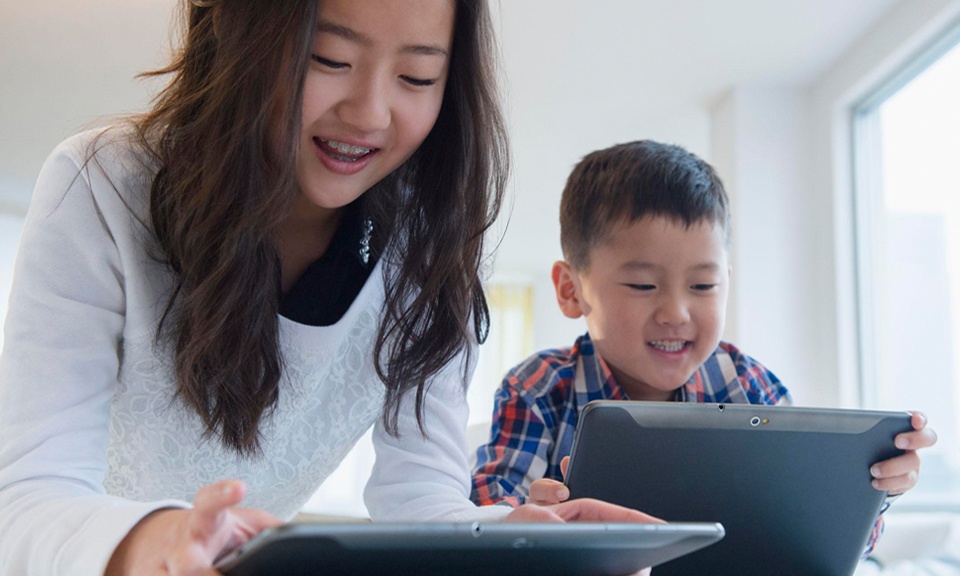 Tre cai dien thoai anh 5