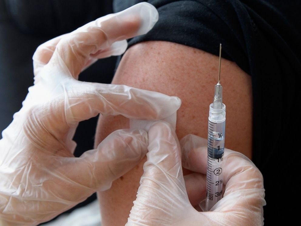 Khi nao ban khong nen tiem vaccine soi? hinh anh